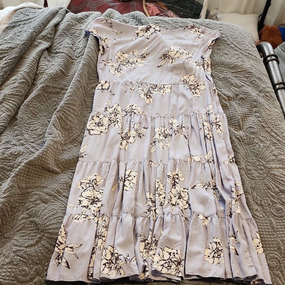 free people Chic Floral Print flowy dress. Deep v back